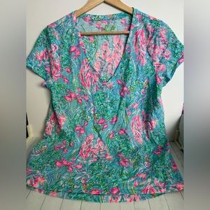 Lilly Pulitzer V neck shirt- EUC